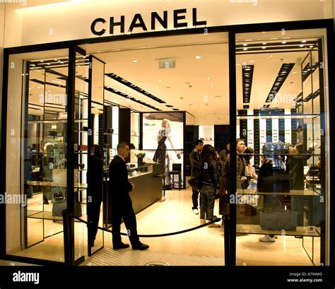 vetement chanel|chanel boutiques locations.